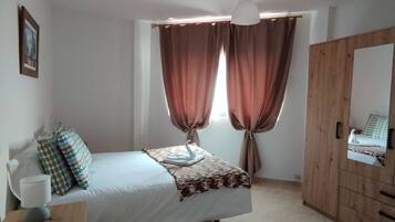 2 quartos, ferros/tábuas de passar roupa, Wi-Fi de cortesia