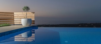 Grandiose Rethymnon Villa | 3 Bedrooms | Villa Coyote | Amazing Sea Views |.