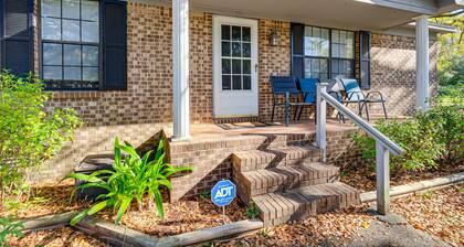 Charming Satsuma Home ~ 14 Mi to Mobile!