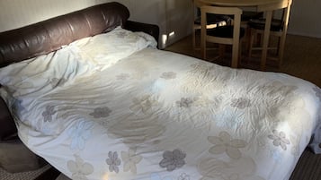 2 bedrooms, bed sheets