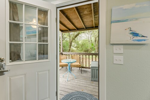 1 Mi to Rockport Beach: Quaint Studio w/ Patio