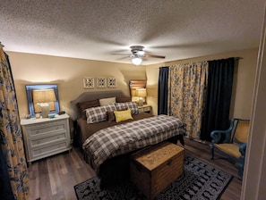 3 bedrooms, travel cot, WiFi, bed sheets - Cool River Cottage - on the Little Red River (Heber Springs)