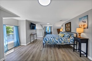 4 bedrooms, iron/ironing board, free WiFi, bed sheets