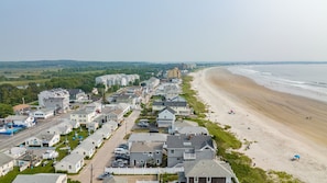 On the beach - Oceanfront 4 bedroom home on Grand Beach! (Old Orchard Beach)