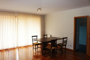 Dining - Pool and Beach Apartment (Leça da Palmeira)