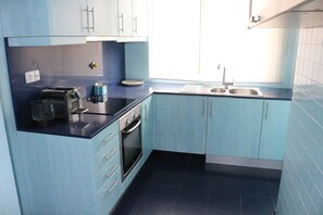 Private kitchen - Pool and Beach Apartment (Leça da Palmeira)