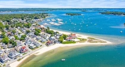 BELLE of the BEACH: 30 feet to gorgeous PRIVATE BEACHFRONT home SLEEPS up to 13