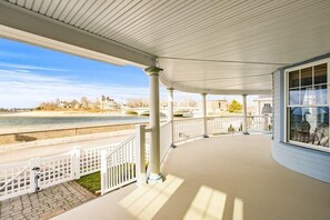 Terrace/patio - BELLE of the BEACH: 30 ft to gorgeous PRIVATE BEACHFRONT home SLEEPS up to 13 (Wareham)