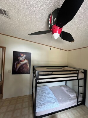 3 habitaciones y ropa de cama
