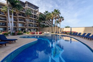 Piscine extérieure, piscine chauffée