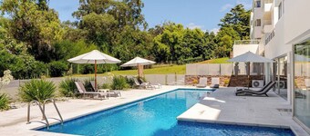 2 minutes to the beach! Family-sized condo in the heart of Punta del Este