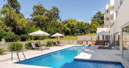 2 minutes to the beach! Family-sized condo in the heart of Punta del Este