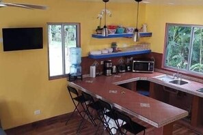 Fridge, microwave, stovetop, coffee/tea maker - The Spot @ Cocles #1 (Cocles)