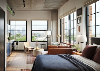 Deluxe Studio Suite | 1 bedroom, individually furnished, desk, laptop workspace at Memoir Wedgewood Houston