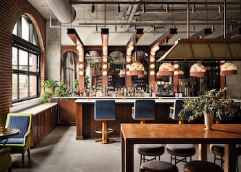 Breakfast area at Memoir Wedgewood Houston