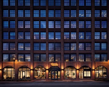 Hotel exterior and entrance at Memoir Wedgewood Houston