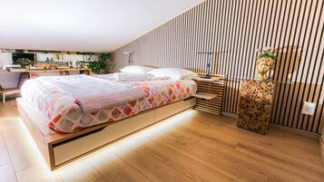 Televisión de pantalla plana, monitor de computadora, impresora