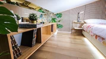 Habitación triple Confort, 3 habitaciones | Mobiliario individual, escritorio, sistema de insonorización