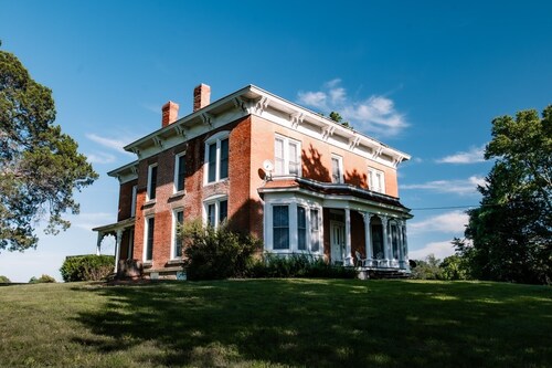 Victorian Country Home on the edge of town. Event venue, weekend home. 