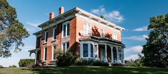 Victorian Country Home on the edge of town. Event venue, weekend home.