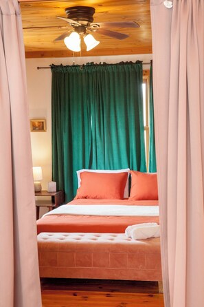 3 habitaciones, escritorio, wifi y ropa de cama