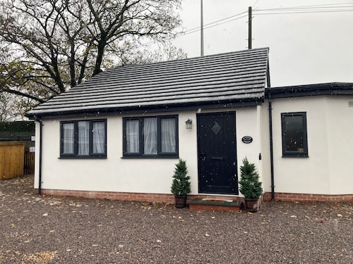 Blackberry Cottage — Dog-Friendly Home in Cardiff