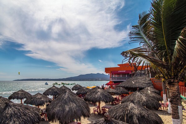 Perto da praia, toalhas de praia