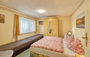 1 bedroom, free WiFi, bed sheets