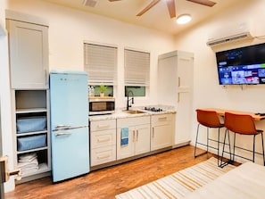 Fridge, microwave, stovetop, coffee/tea maker - Real Tiny Home 200sqft

 (Phoenix)