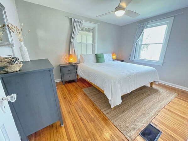 2 bedrooms, iron/ironing board, travel cot, free WiFi