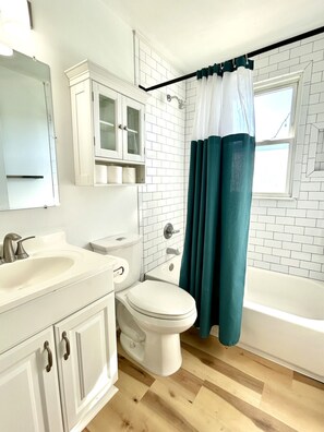 Hair dryer - 2/1 - Upper unit - 4 blocks to the Beach (Jacksonville Beach)