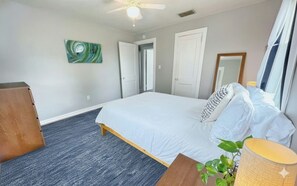 2 bedrooms, desk, iron/ironing board, travel crib - 2/1 - Upper unit - 4 blocks to the Beach (Jacksonville Beach)