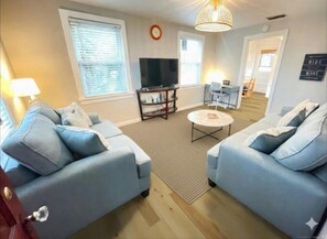 TV, video games - 2/1 - Upper unit - 4 blocks to the Beach (Jacksonville Beach)