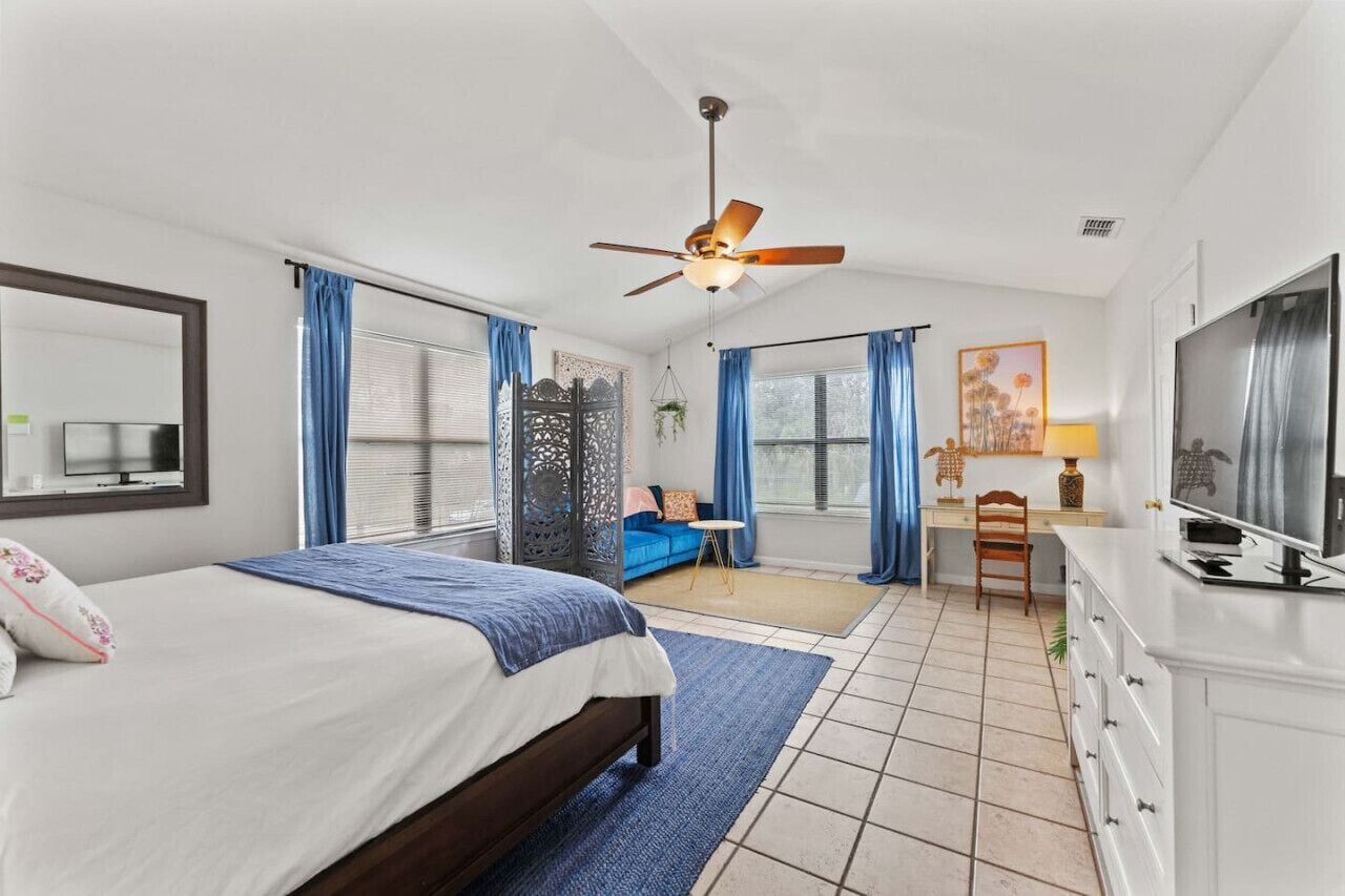 1 slaapkamer, een bureau, een strijkplank/strijkijzer, wifi