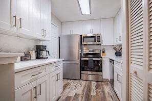 Coffee/tea maker, fridge, microwave, oven