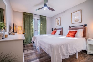 2 bedrooms, desk, iron/ironing board, WiFi