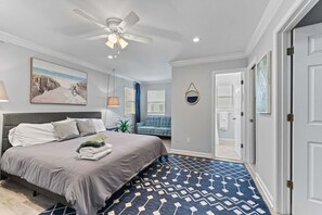 3 Schlafzimmer, Schreibtisch, Bügeleisen/Bügelbrett, Reisekinderbett