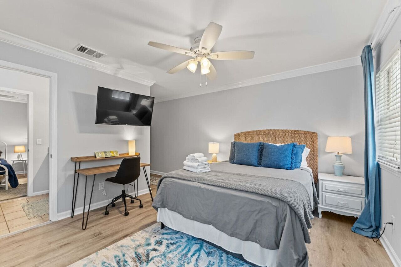 3 bedrooms, desk, iron/ironing board, travel cot