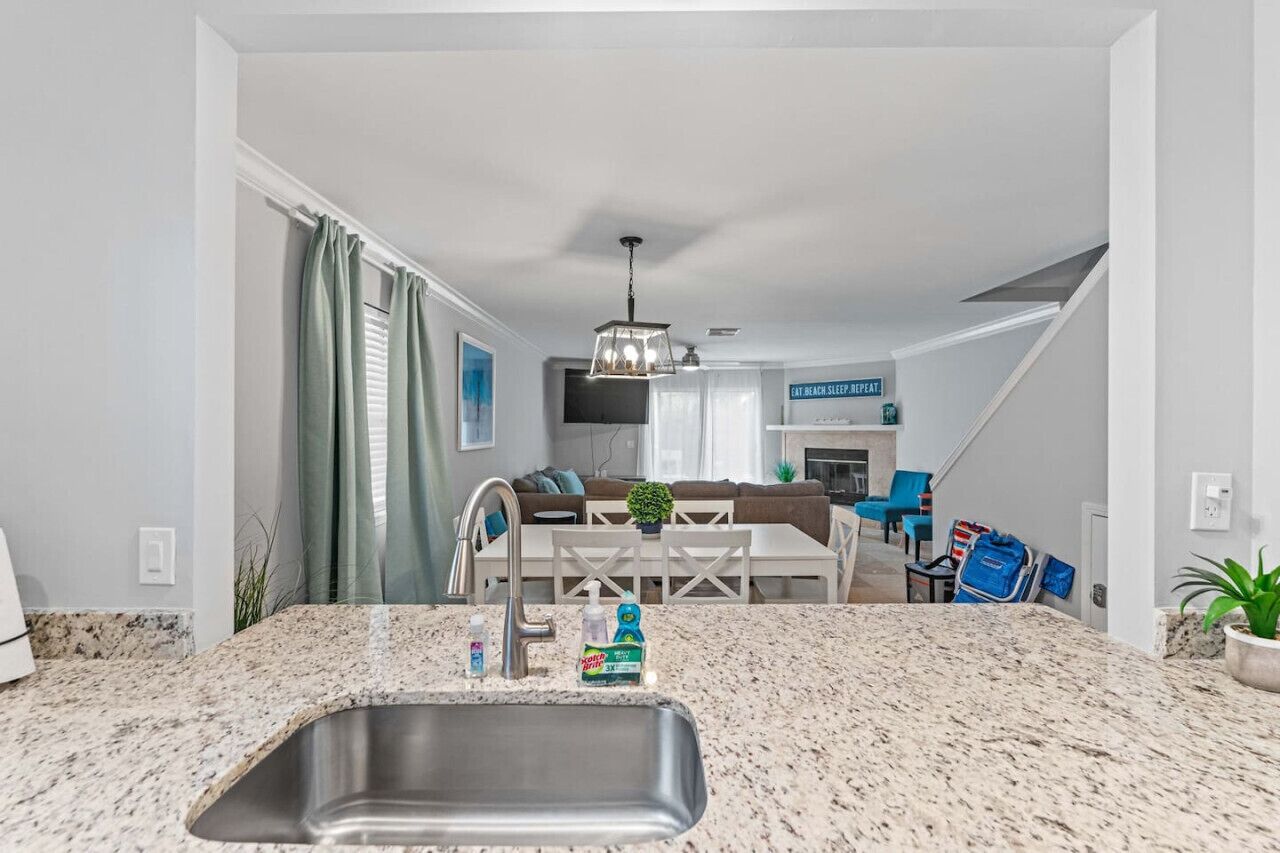 Steps 2 Sand! Bch Amenities, Yard, Rooftop & Games - Jacksonville Beach, FL