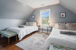 6 室のベッドルーム、デスク、アイロン / アイロン台、WiFi