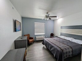 Comfort Single Room | Premium bedding, individually decorated, individually furnished, desk