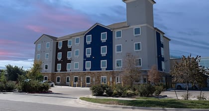 Texas Bungalows Hotel & Hotel Que at i35 Austin Pflugerville