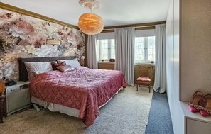 5 bedrooms, travel cot, free WiFi