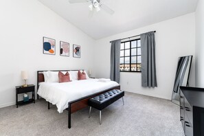 2 bedrooms, desk, iron/ironing board, travel cot - Your Delray Beach Oasis: Lakeview (Delray Beach)