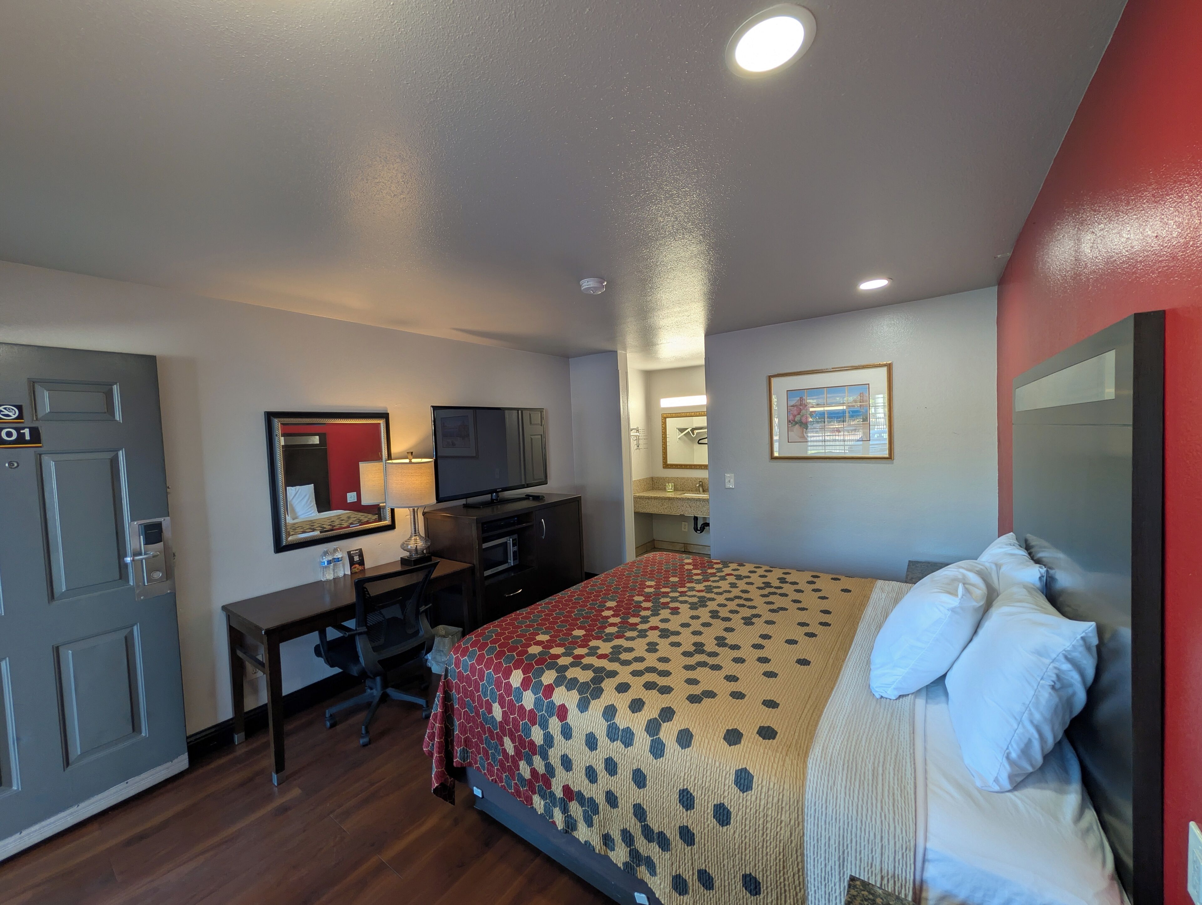 Single Room, 1 King Bed | Free WiFi, bed sheets