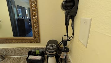 Deluxe Room | Bathroom