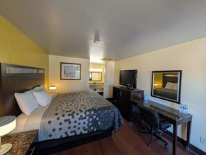 Single Room, 1 King Bed | Free WiFi, bed sheets -  Crossroads Inn - Downtown Sacramento (Sacramento)