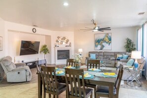 Smart TV, fireplace