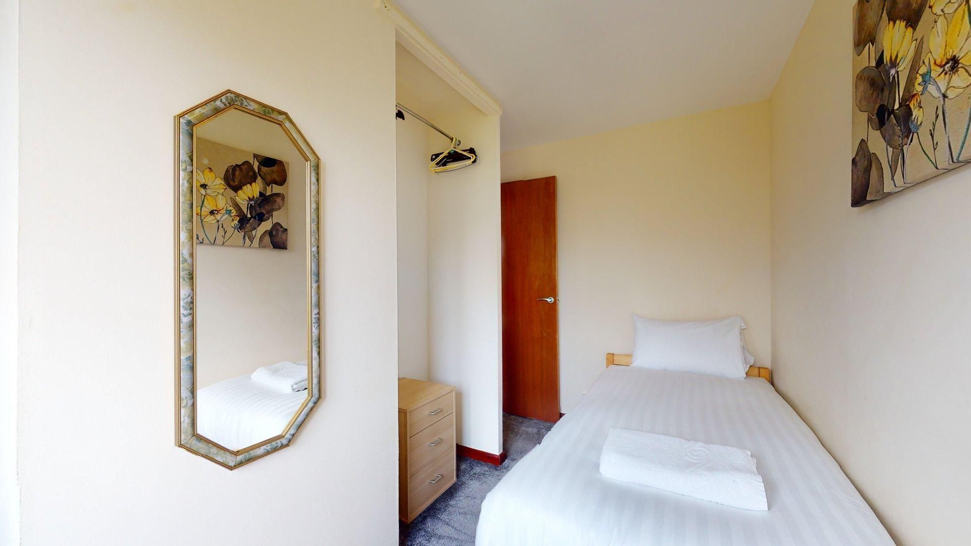 3 bedrooms, iron/ironing board, WiFi, bed sheets