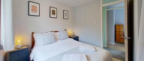 3 bedrooms, iron/ironing board, Internet, bed sheets